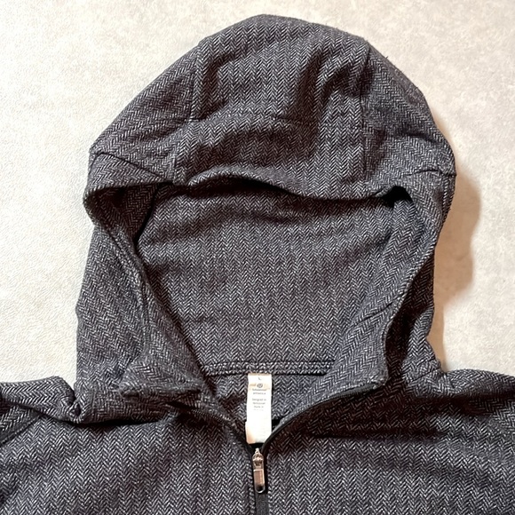 Lululemon Herringbone Zip Up Jacket
LARGE. 1/4 zip - Picture 8 of 8